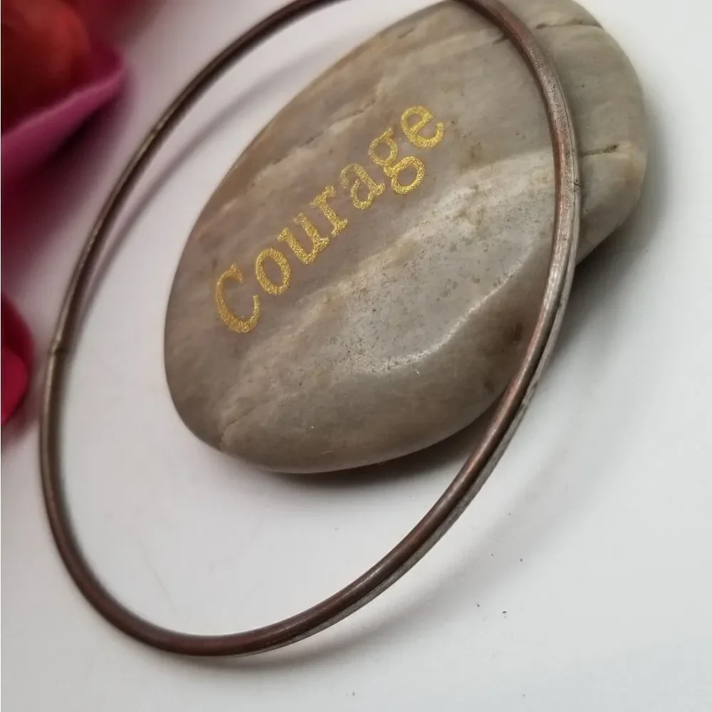 Antique style round simple bracelet. B537